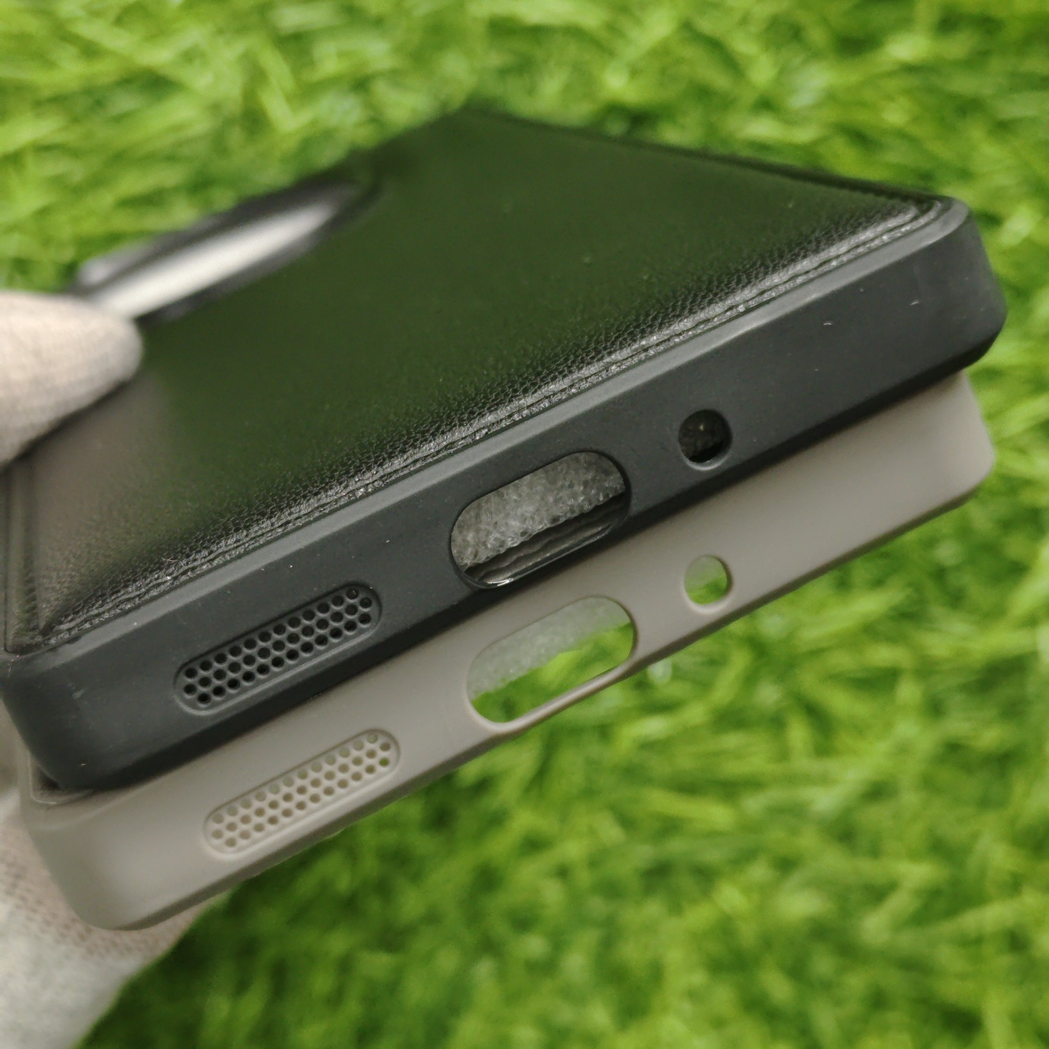 Oneplus 12R Premium Puffer Leather Finish Back Cover With Metal Lion Logo - Image 5