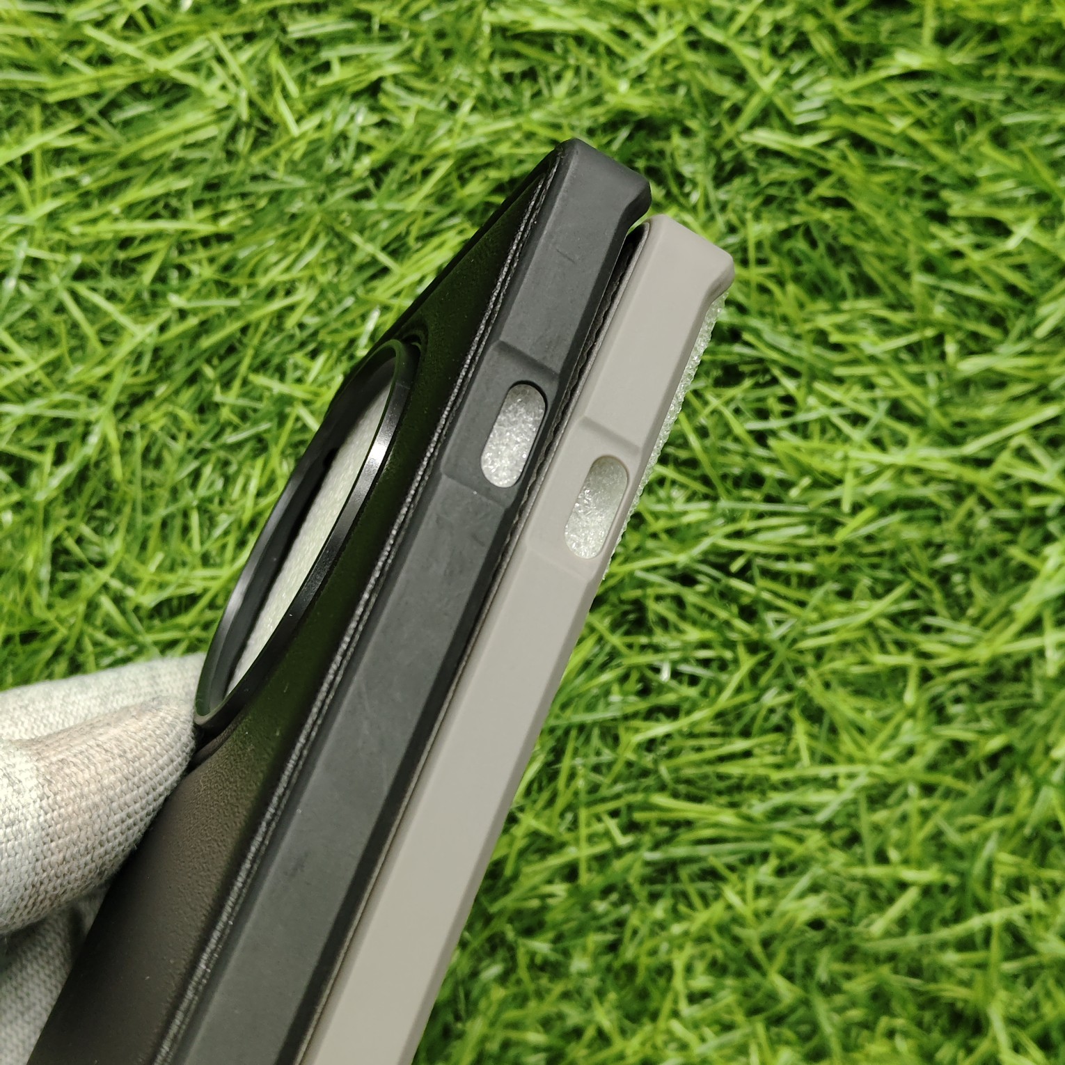 Oneplus 12R Premium Puffer Leather Finish Back Cover With Metal Lion Logo - Image 6