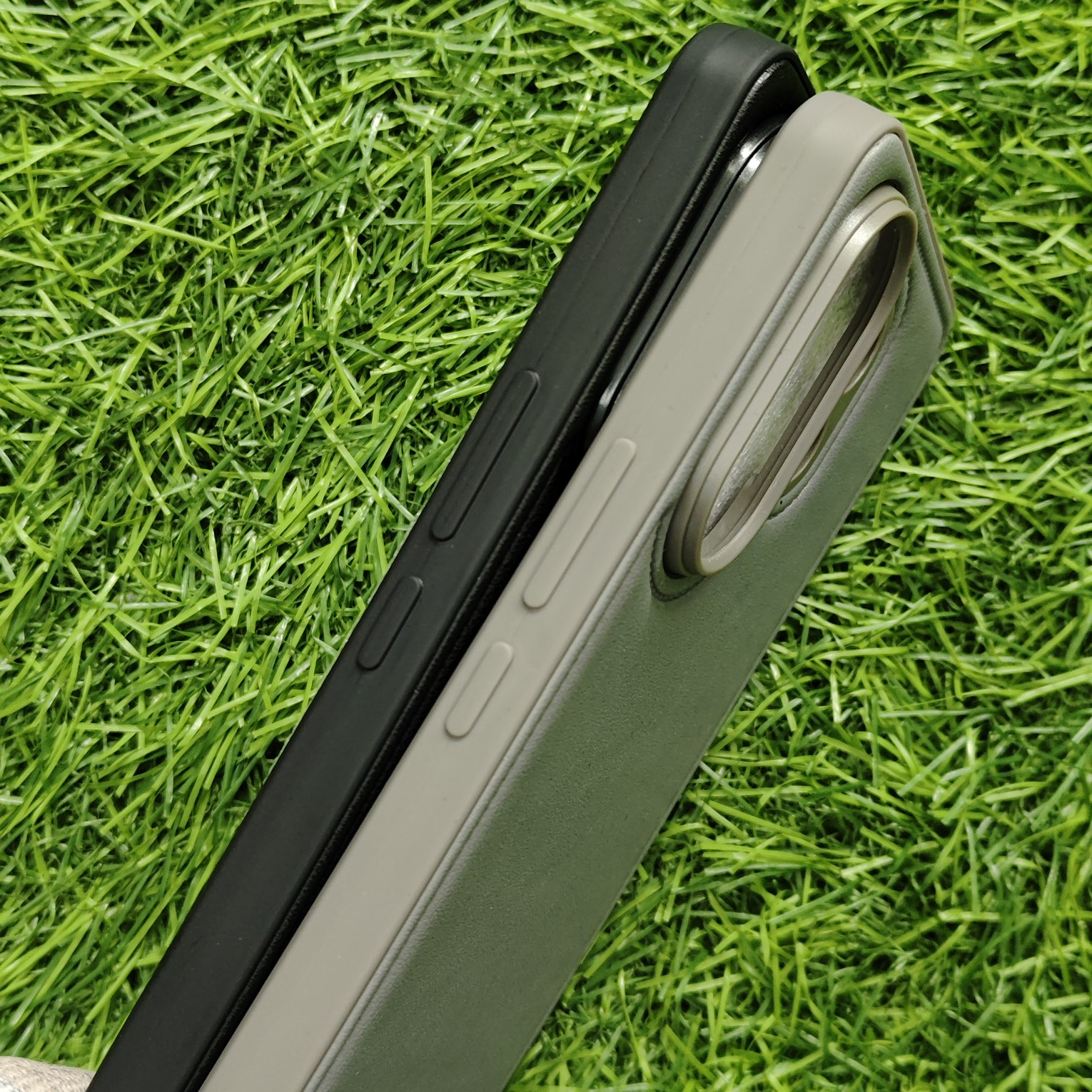 Vivo V60 & V60E & T4 Pro Premium Puffer Leather Finish Back Cover With Metal Lion Logo - Image 4