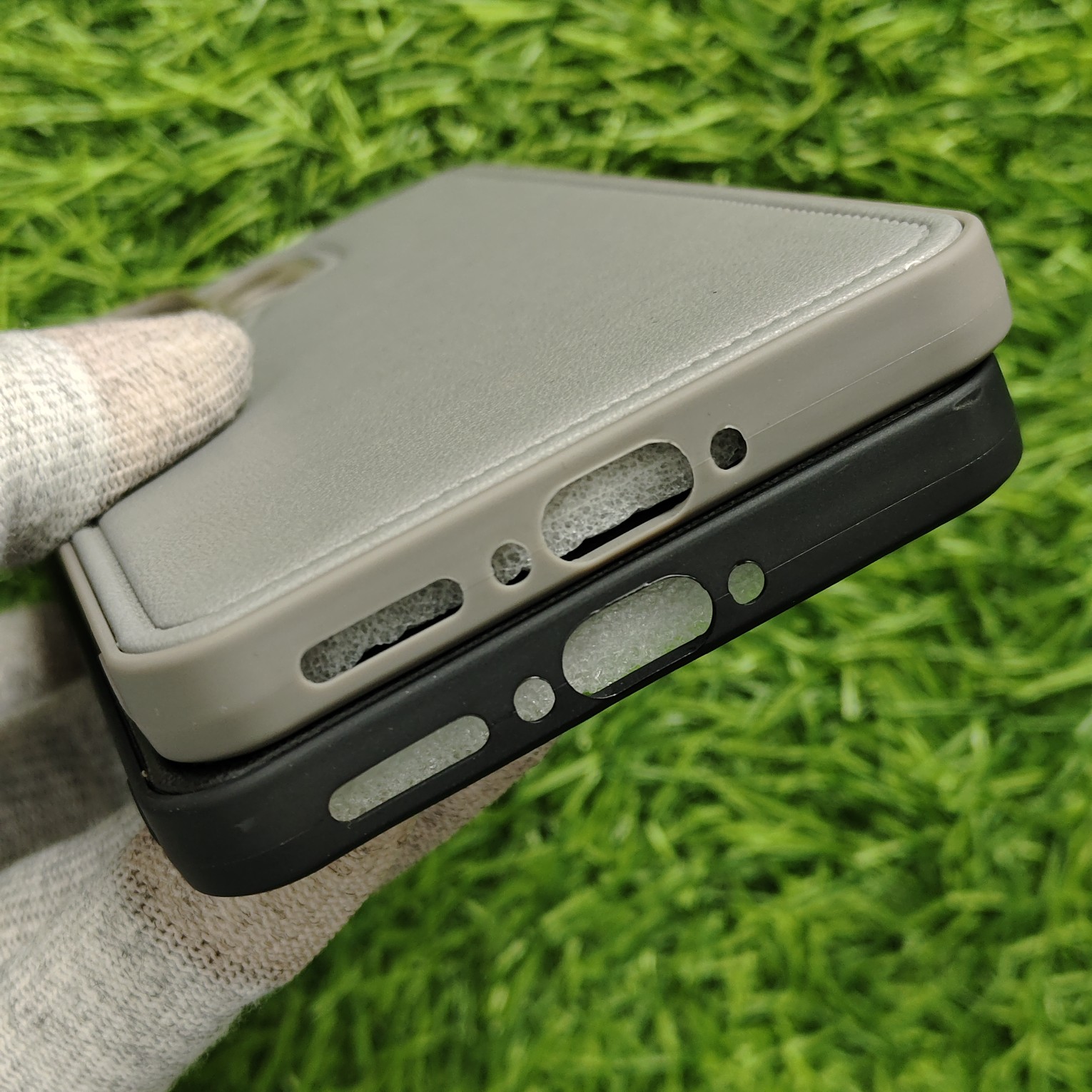 Vivo V60 & V60E & T4 Pro Premium Puffer Leather Finish Back Cover With Metal Lion Logo - Image 5