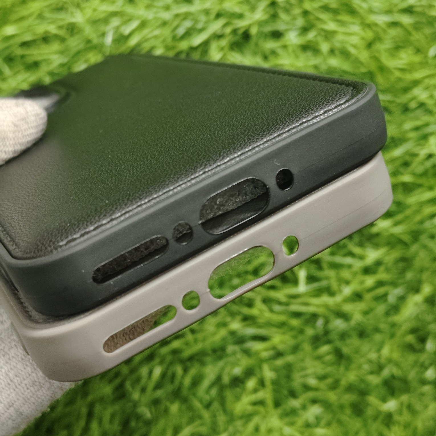 Oneplus 13s Premium Puffer Leather Finish Back Cover With Metal Lion Logo - Image 5