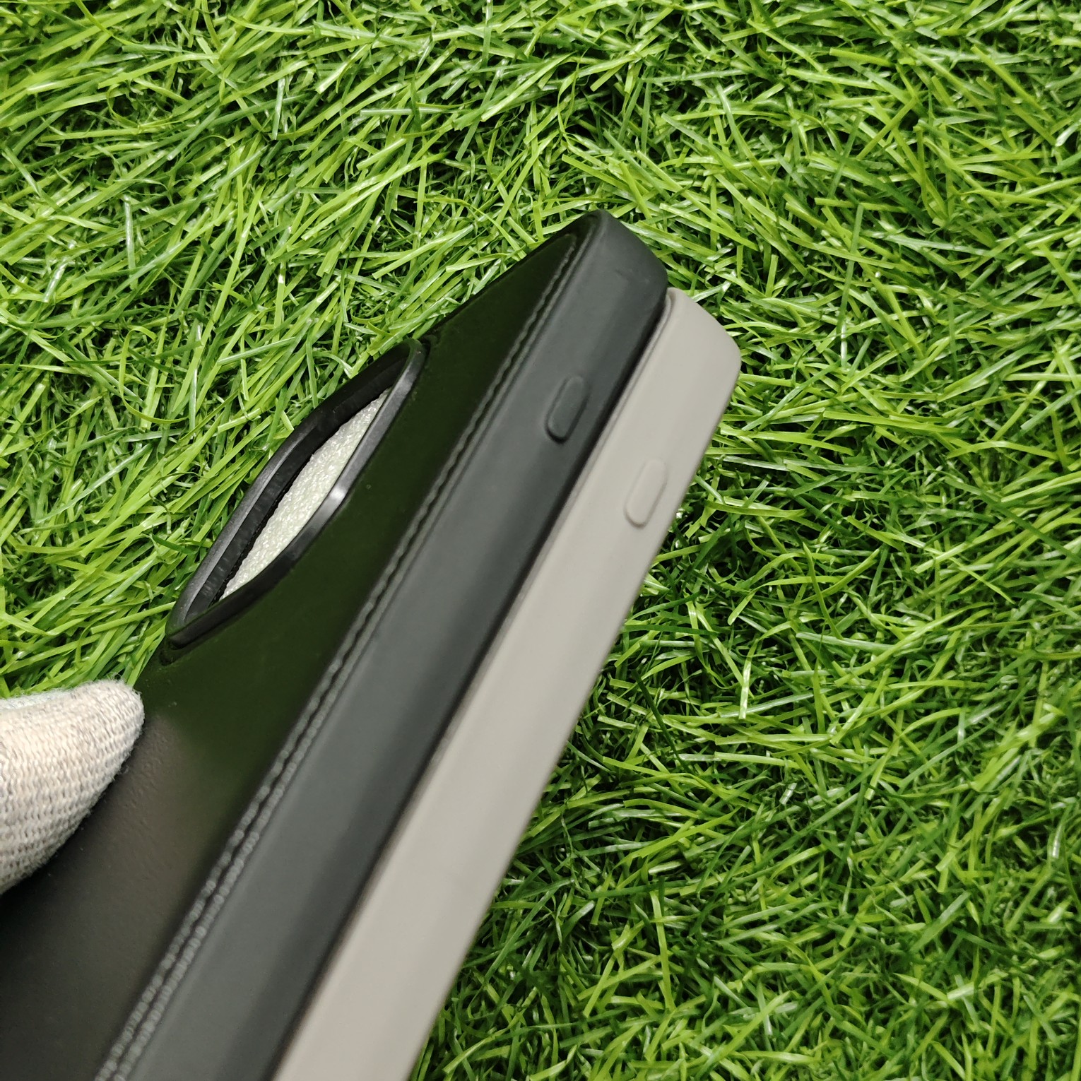 Oneplus 13s Premium Puffer Leather Finish Back Cover With Metal Lion Logo - Image 6