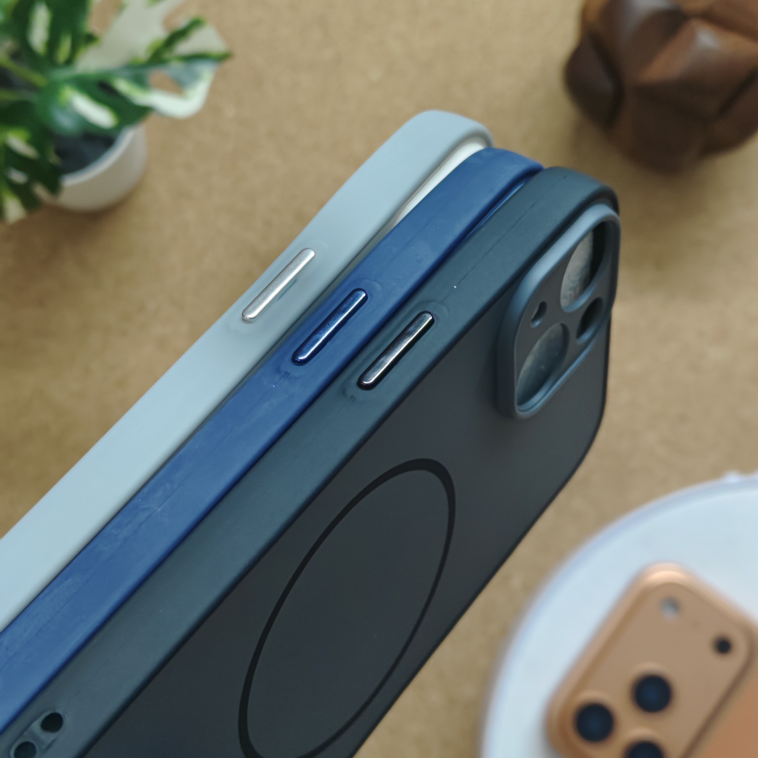 iPhone 14 Premium Silicon Back Cover No Magsafe - Image 3