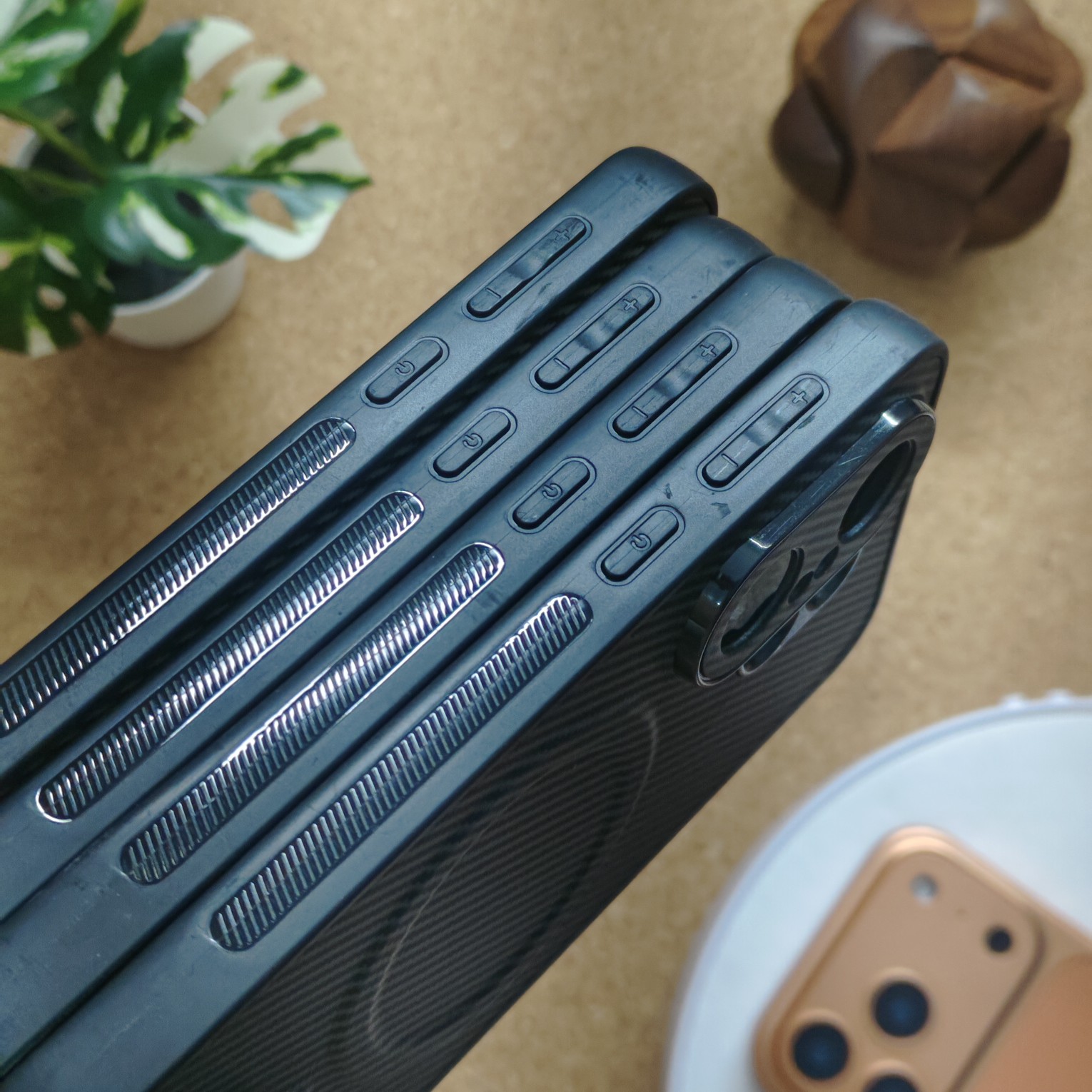 Vivo X200 FE Premium Carbon Design Magsafe Back Cover - Image 3