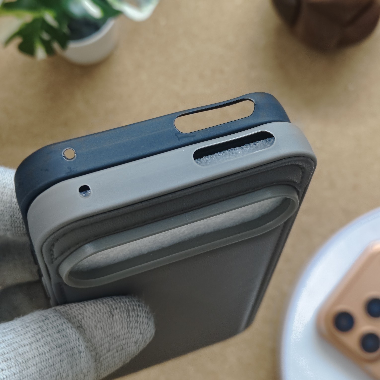 Google Pixel 9 & 9 Pro Premium Puffer Leather Finish Back Cover With Metal Lion Logo - Image 6