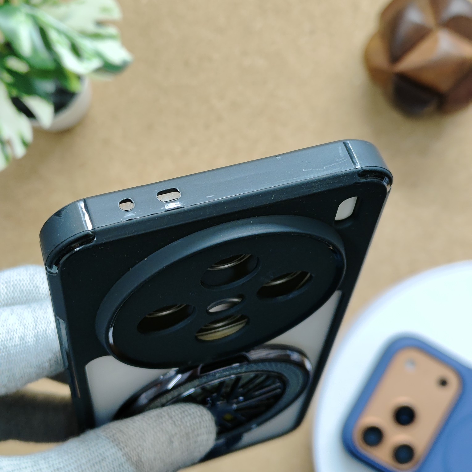 Vivo X200 Premium Transparent Doyers Back Cover With Wheel Magsafe Stand - Image 5