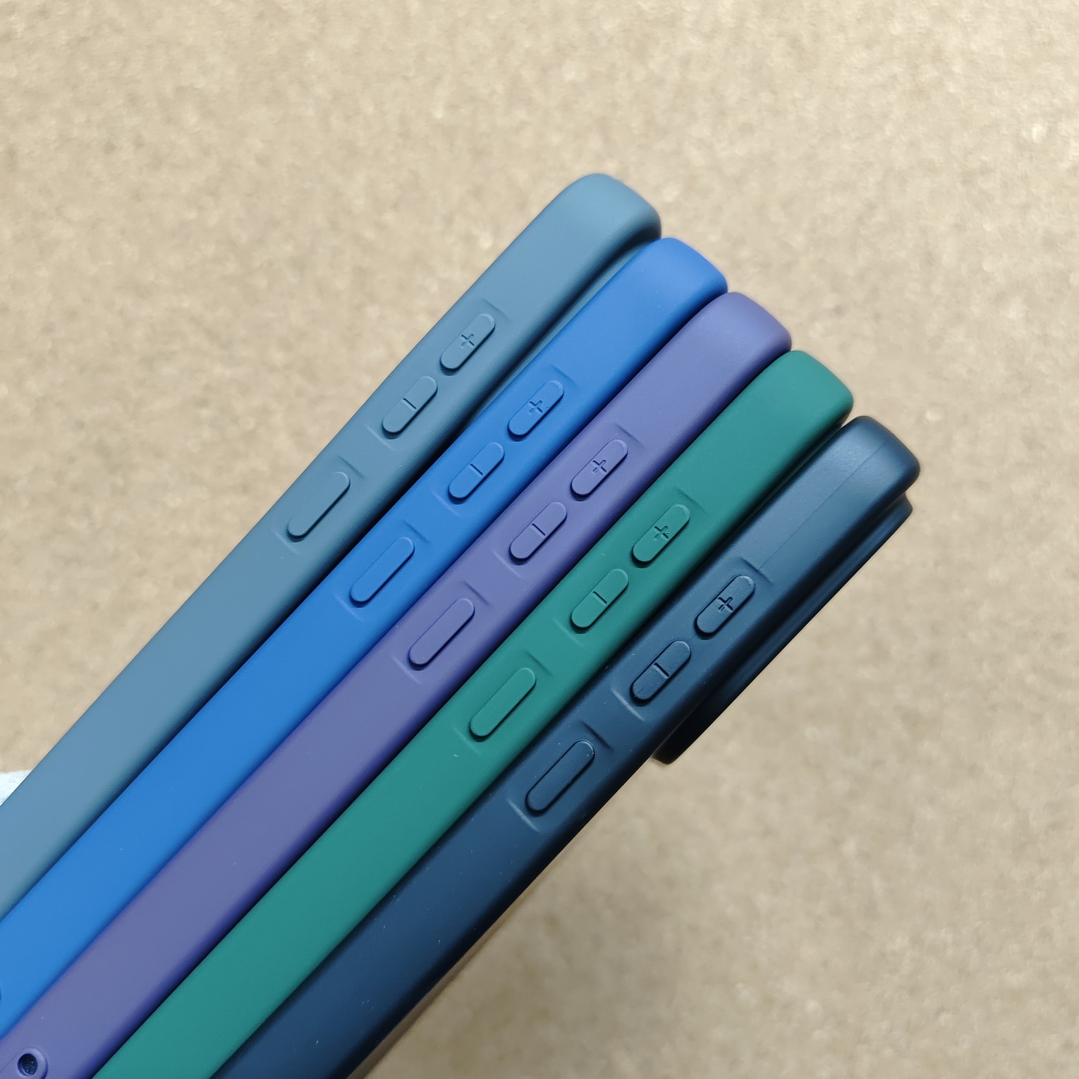 Oppo Find X9 Stylish Silicon Back Cover With Cloth Inside - Image 3