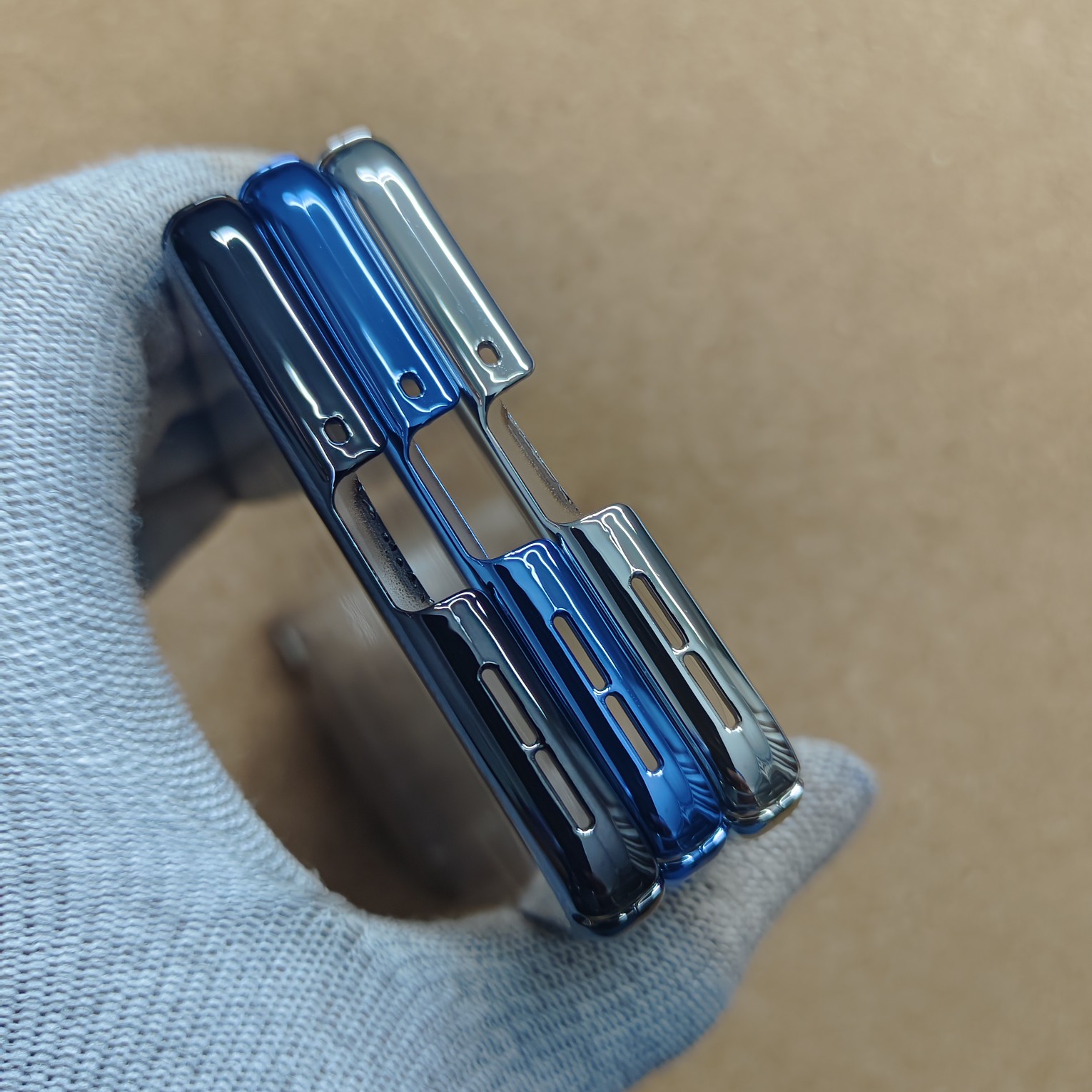 Motorola Edge 70 Stylish Transparent Chrome PC Hard Back Cover With Wheel Magsafe Stand - Image 4