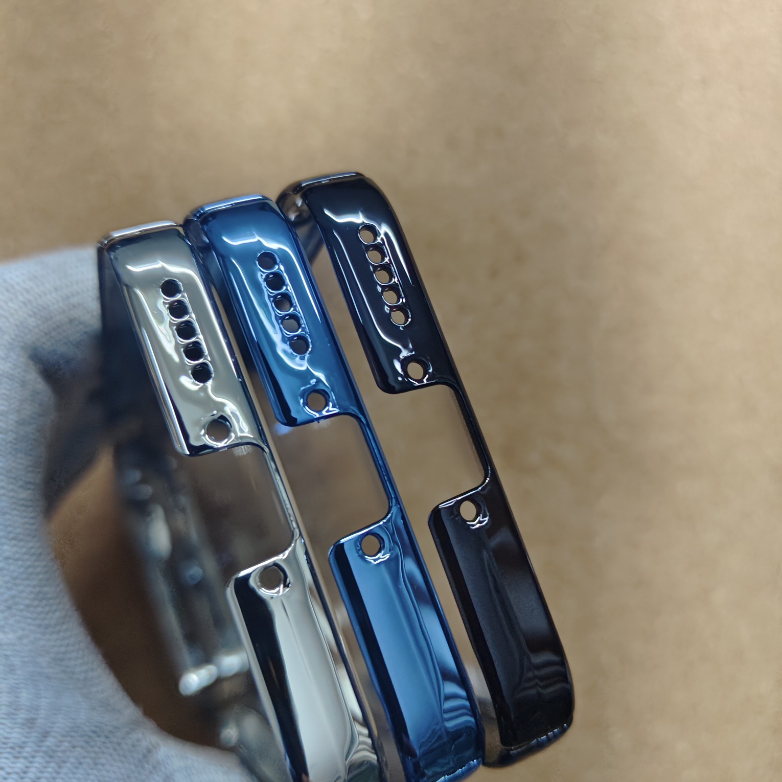 Vivo X200 FE Stylish Transparent Chrome PC Hard Back Cover With Glitter Dollar Stand - Image 4