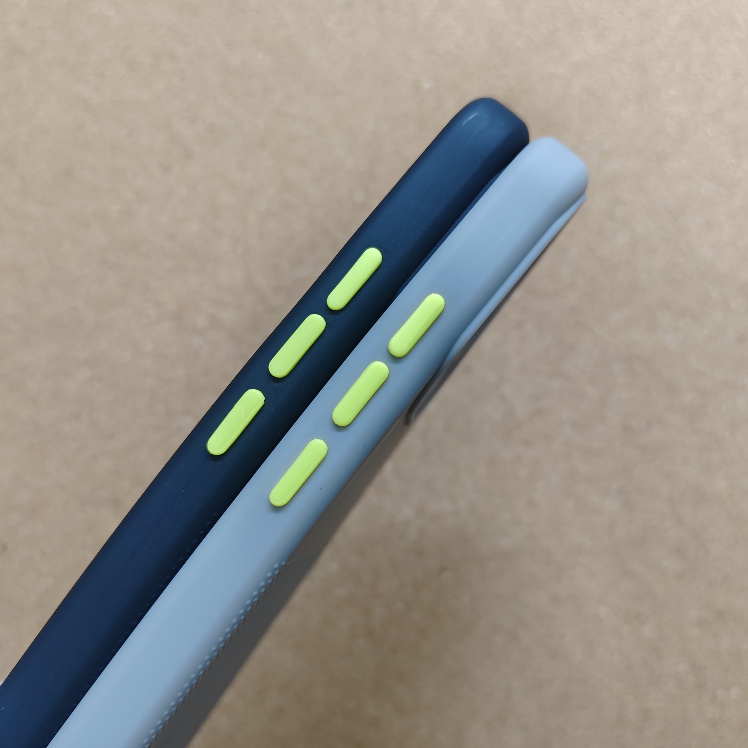Oppo Reno 15 Premium Silicon Dotted Back Cover With Cloth Inside - Image 3