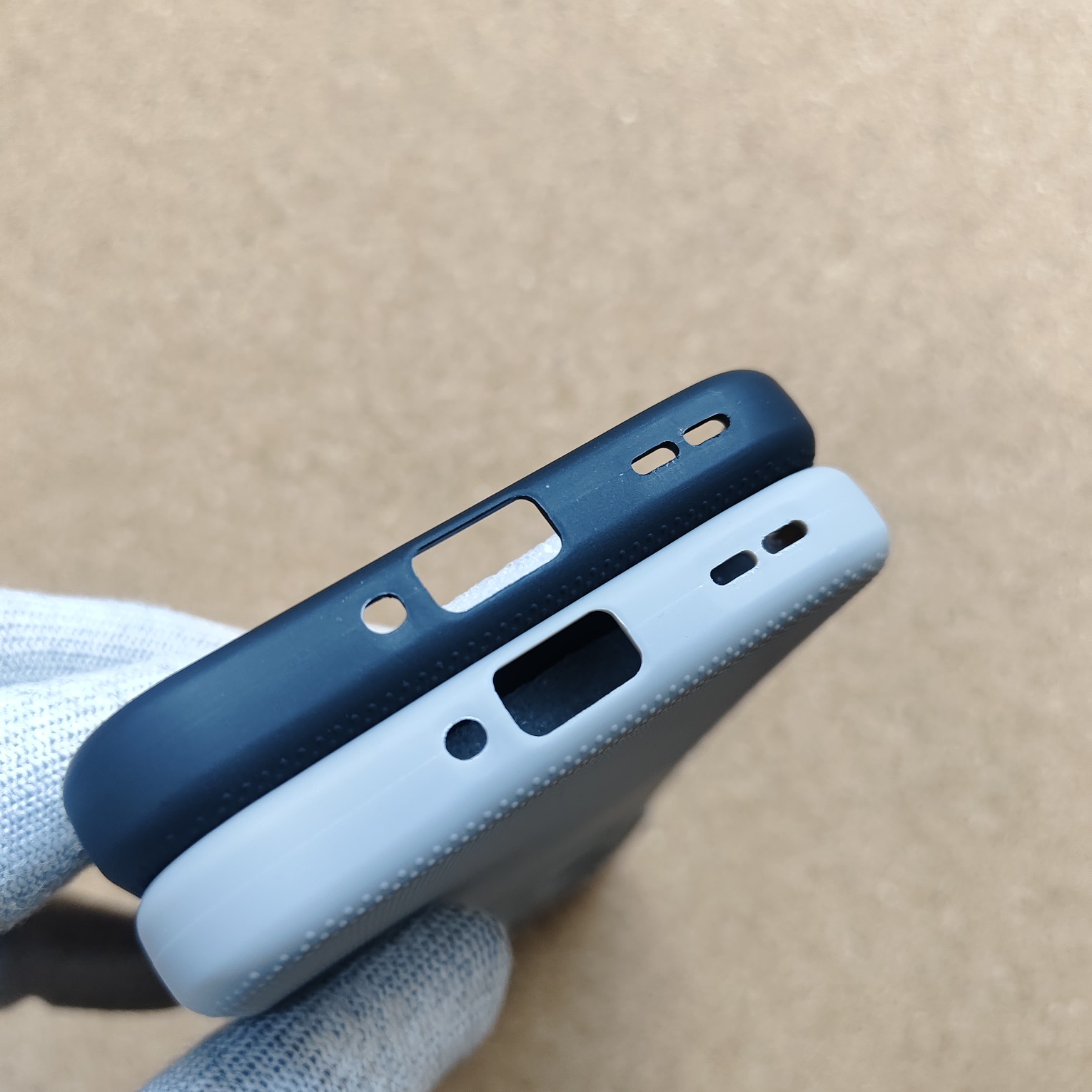 Oppo Reno 15 Premium Silicon Dotted Back Cover With Cloth Inside - Image 4