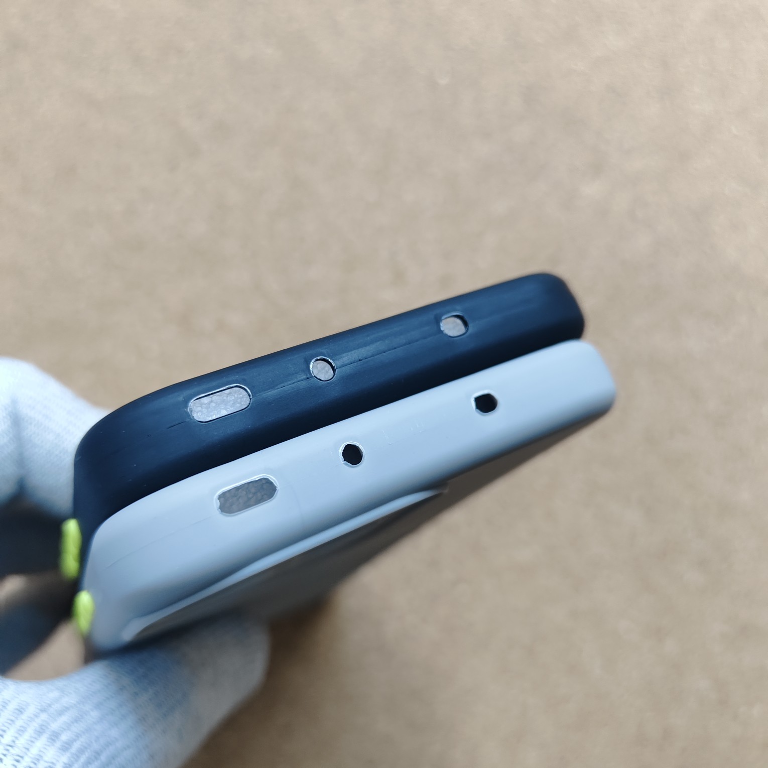 Oppo Reno 15 Premium Silicon Dotted Back Cover With Cloth Inside - Image 5