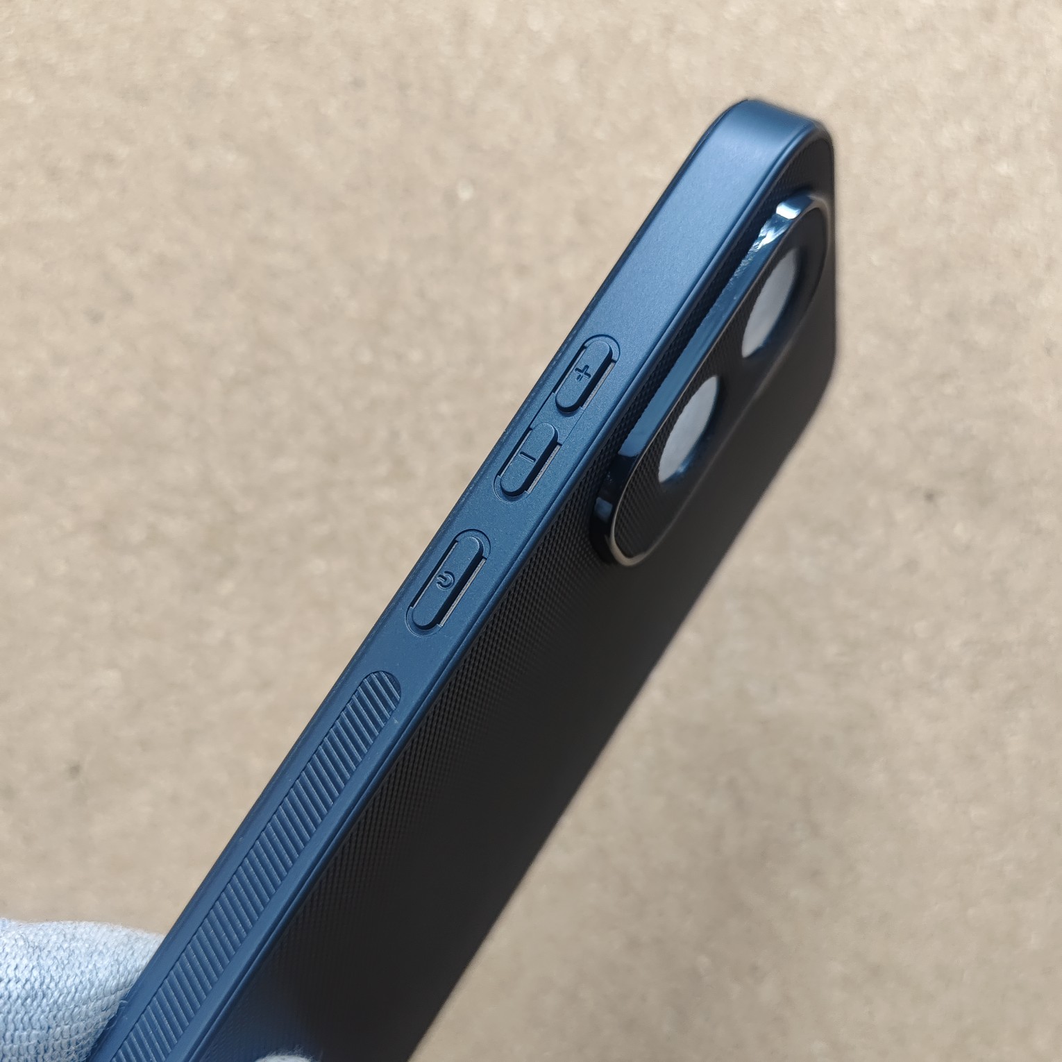 Vivo T5 Pro Black Silicon Dotted Texture Back Cover - Image 3