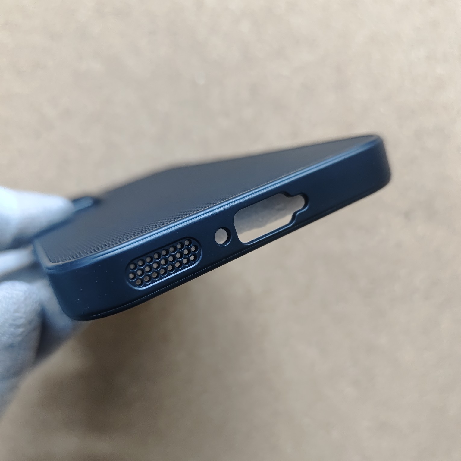 Vivo T5 Pro Black Silicon Dotted Texture Back Cover - Image 4