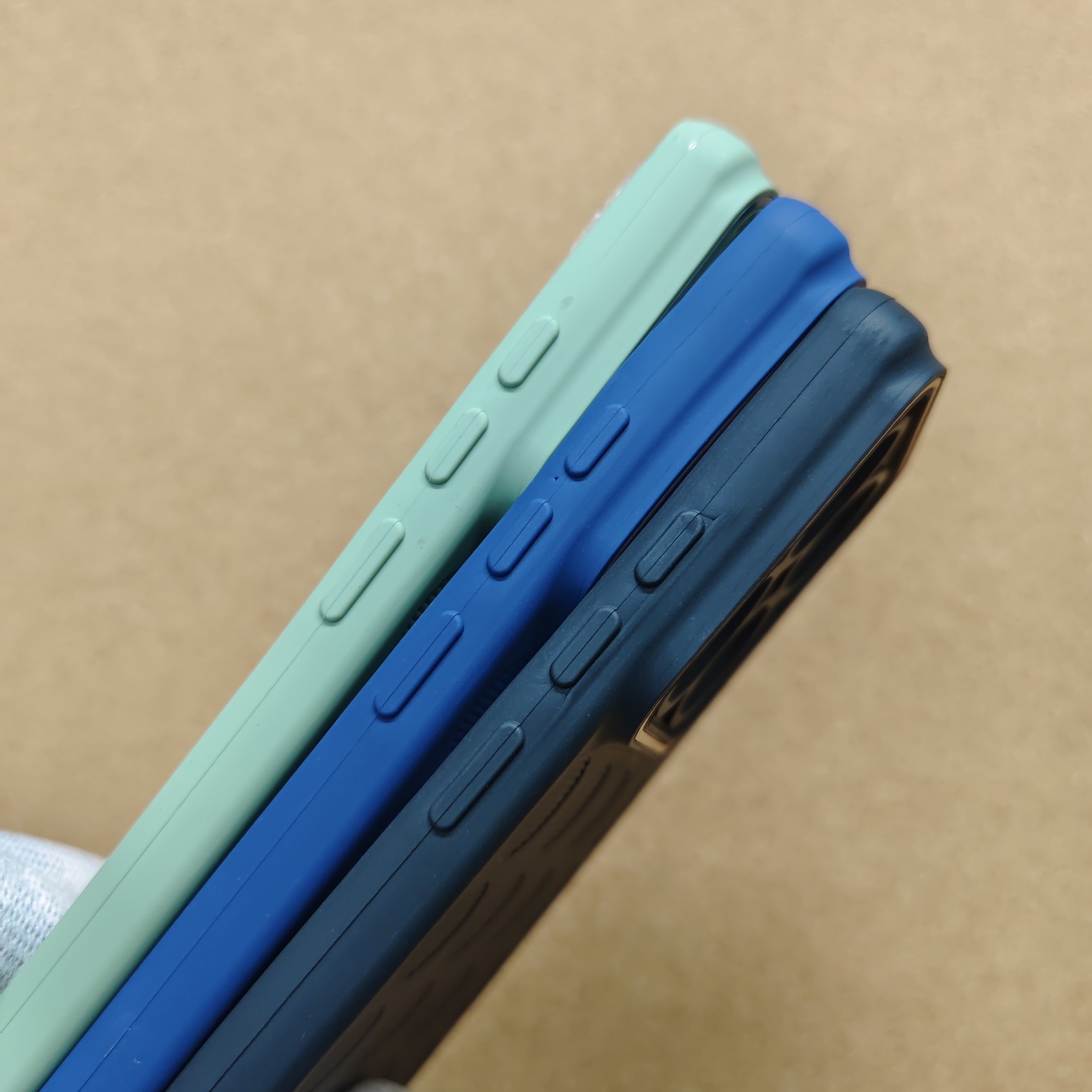 Motorola Edge 60 Fusion Silicon Round Design Back Cover With Soft Cloth inside - Image 3
