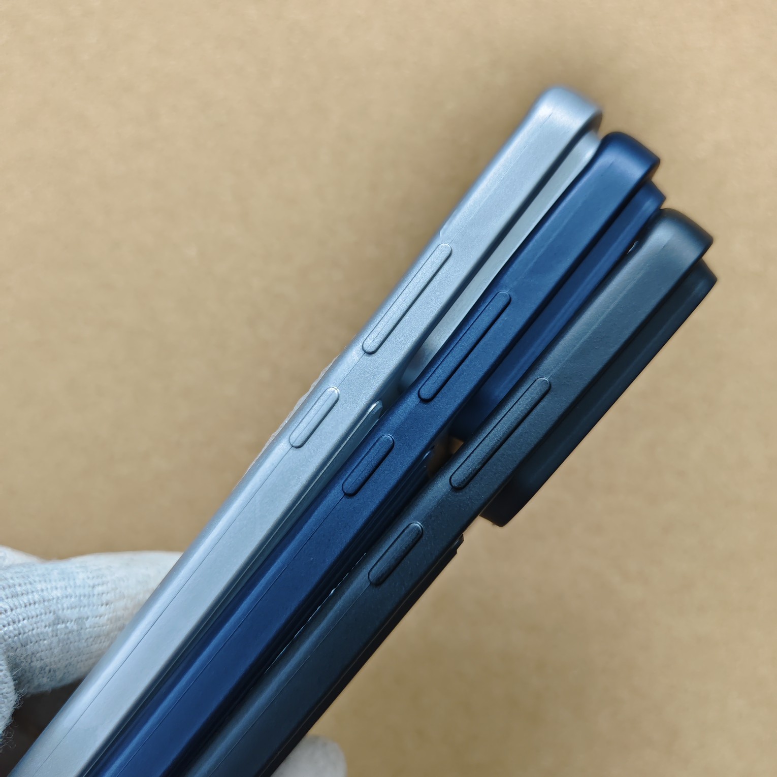 Motorola Edge 70 Pro Premium Hard Suitcase Back Cover - Image 3