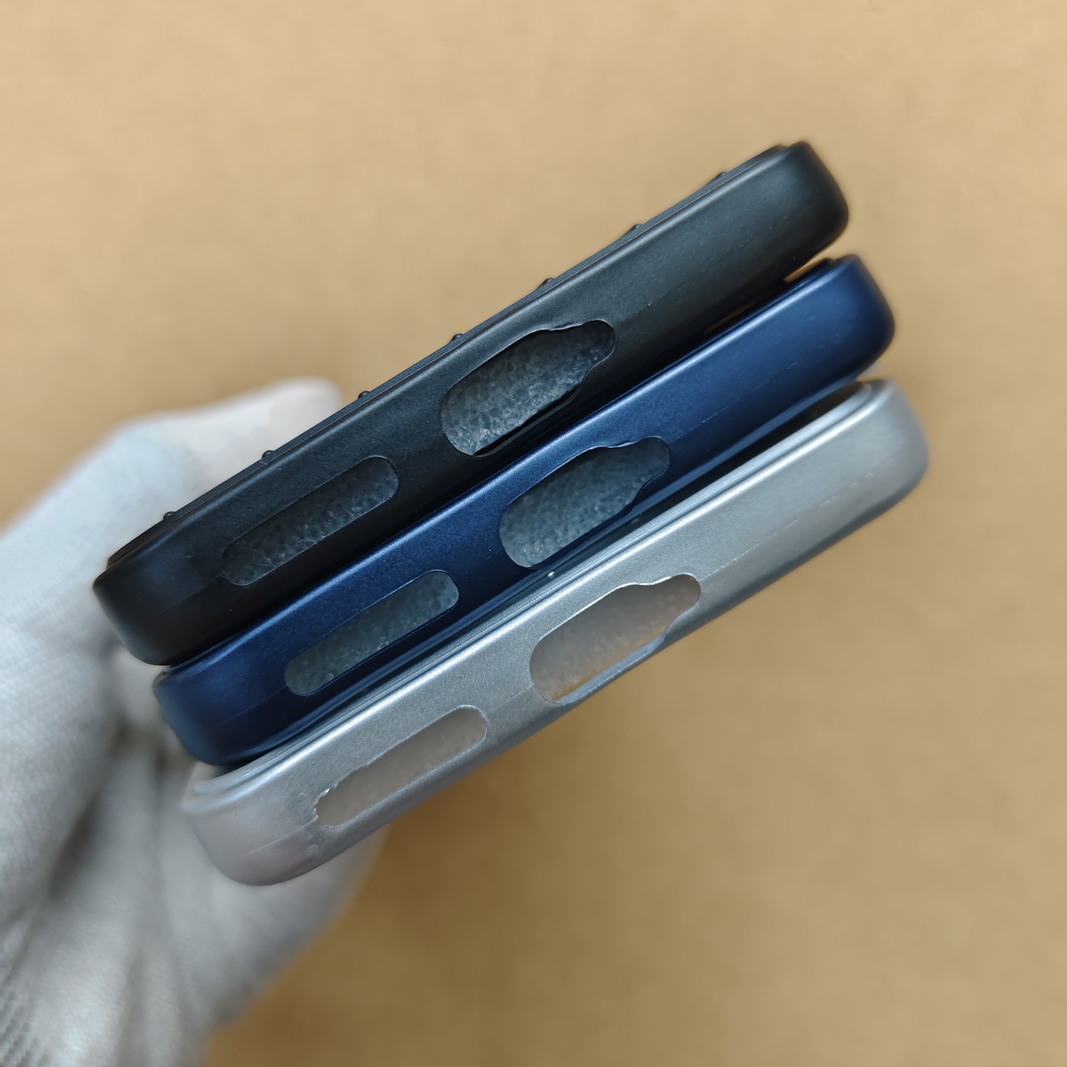 Motorola Edge 70 Pro Premium Hard Suitcase Back Cover - Image 4